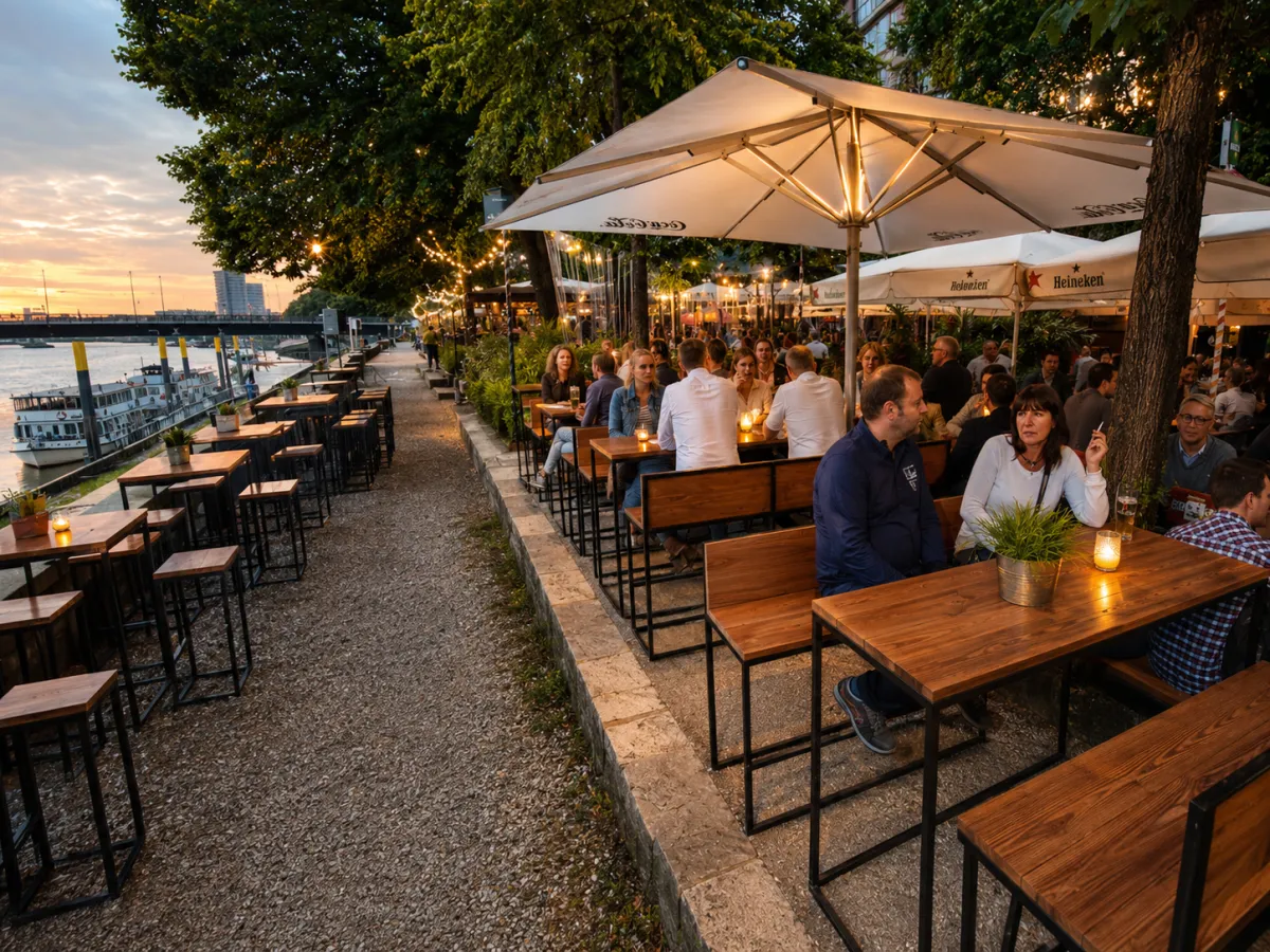 Biergarten des Red Rock direkt an der Weser